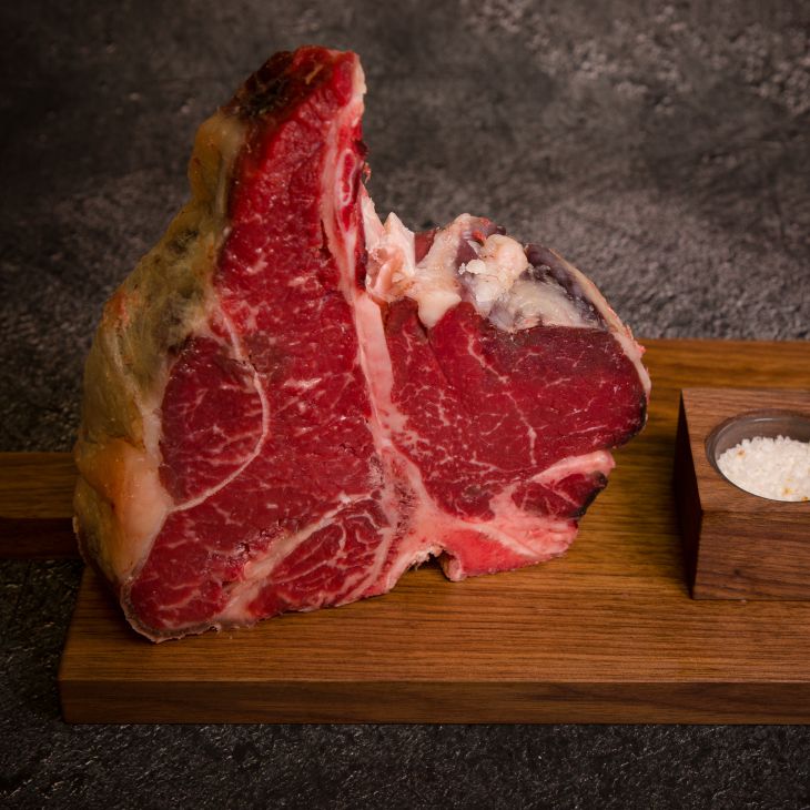 DRY AGED Porterhouse-Steak